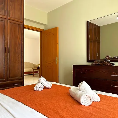 Sea View And Central, Sleeps 5