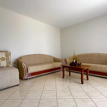 Sea View And Central, Sleeps 5 Appartamento