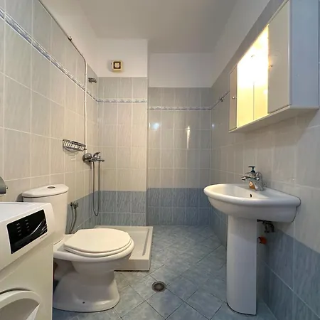 Sea View And Central, Sleeps 5 Sarandë