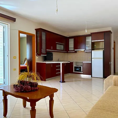 Sea View And Central, Sleeps 5 Appartamento Sarandë